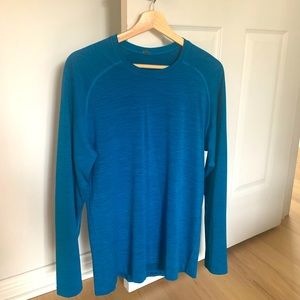 Men’s Medium Lululemon Blue Metal Vent Long Sleeve Shirt